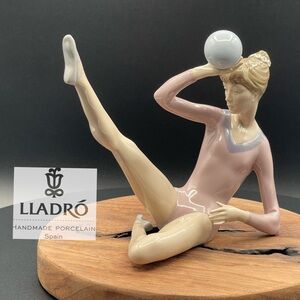 Lladro 5332 GYMNAST BALANCING BALL
